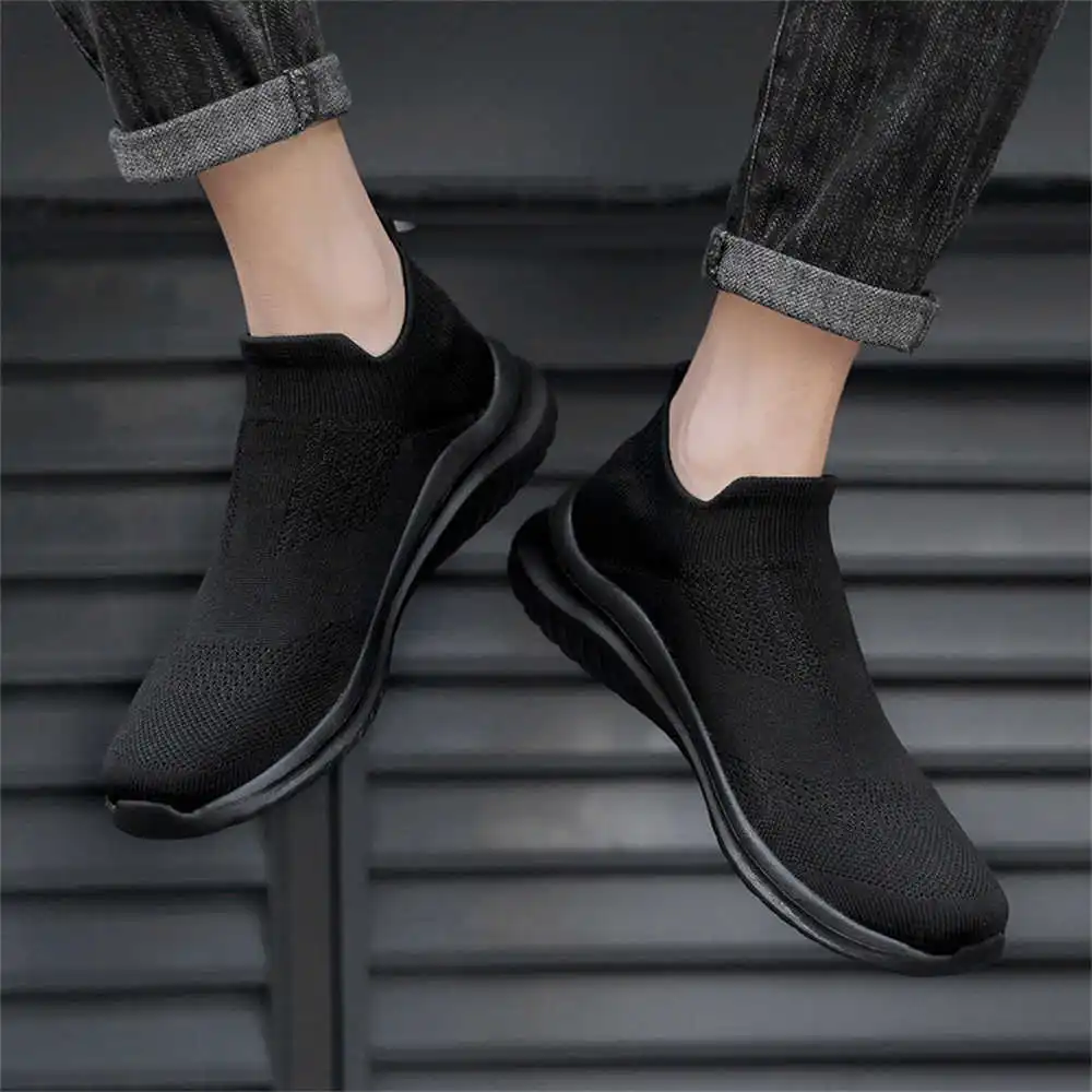 Tech Office Names - Бежевые мягкие новые новые теннисные туфли,
